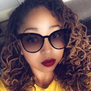 Meet your Posher, Ayonna